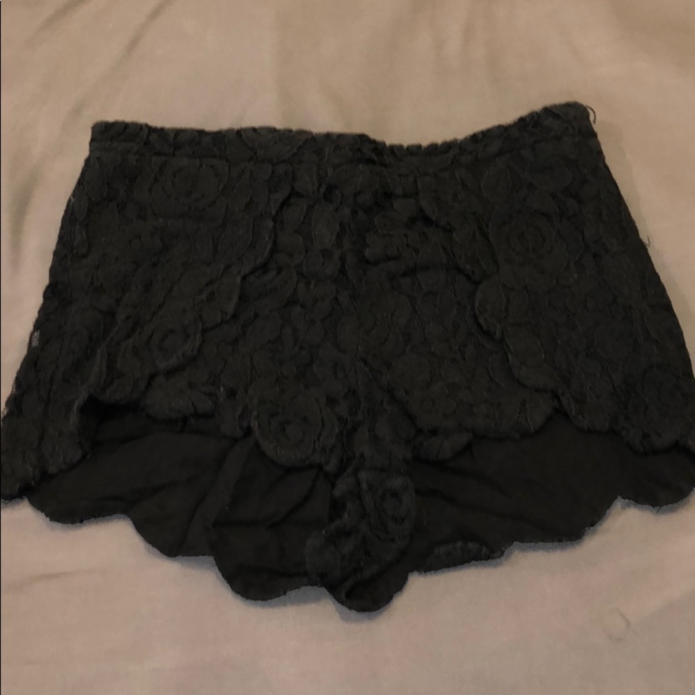 leather floral lace shorts MEDIUM